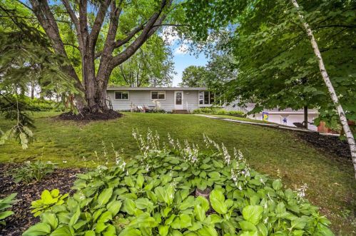 6570 Robert Trl, South Saint Paul, MN 55077-2310