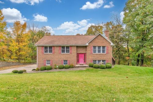 157 Berryhill Rd, Glenshaw, PA 15116-3217