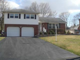 6 Sandalwood Dr, Albany, NY 12211-1210