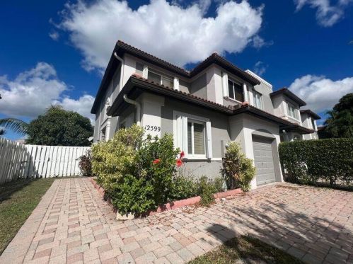 12599 28th Ct, Hollywood FL  33027-4104 exterior