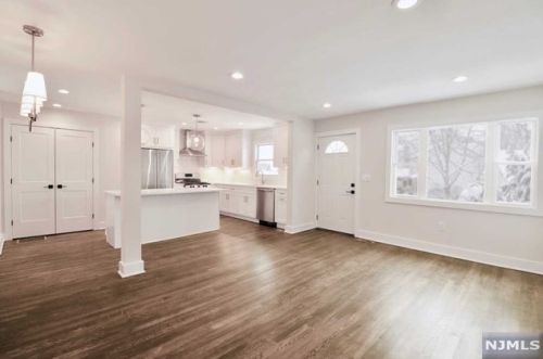 1145 Tuxedo Sq, Teaneck, NJ 07666-5830