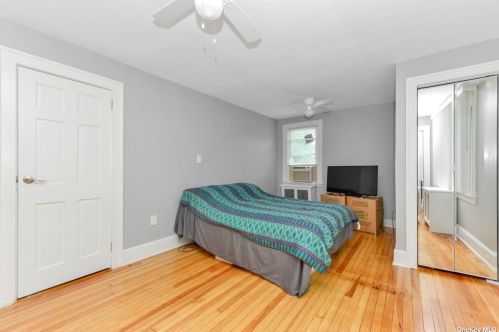 86-15 262nd St, Floral Park NY  11004-1344 exterior