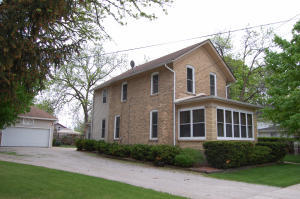 308 Grand Ave, Mukwonago, WI 53149-1428