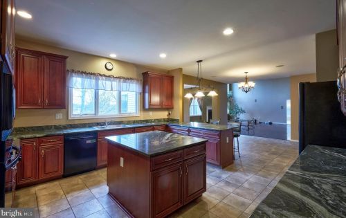 4 Millennium Dr, Columbus NJ  08022-2250 exterior