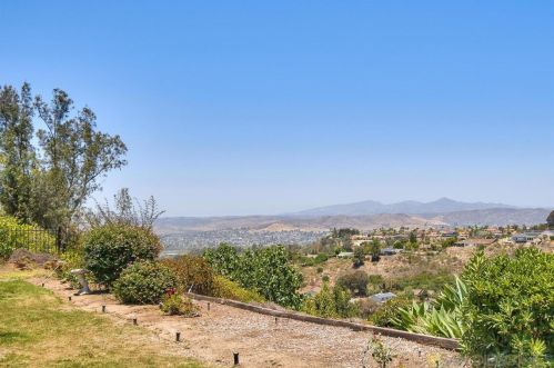 1201 Rippey St, El Cajon CA  92020-1741 exterior