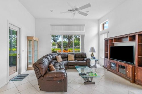 6830 Fiji Cir, Boynton Beach FL  33437-7022 exterior