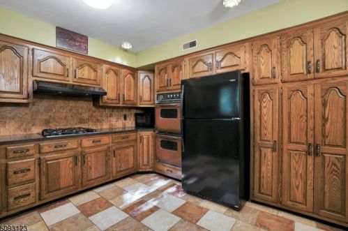 6 Dl Rd, Greystone Park NJ  07950-3303 exterior
