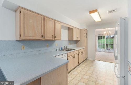 7772 Cross Creek Cir, Breinigsville PA  18031-1317 exterior