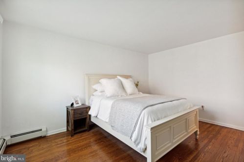 304 Pheasant Dr, Huntingdon Valley PA  19006-3038 exterior