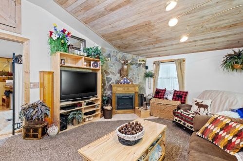 232 Little Mingo Rd, Finleyville, PA 15332-3721