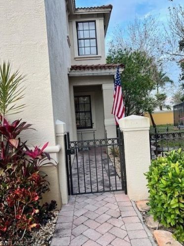 7492 Bristol Cir, Naples FL  34120-0693 exterior