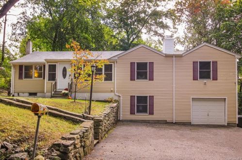 175 Ramona Ct, Yorktown Hgts NY  10598-3318 exterior