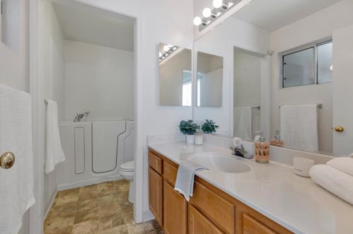 631 Talbot Dr, Hollister CA  95023-5637 exterior