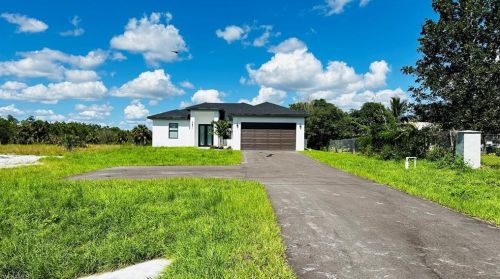 3871 70th Ave, Naples, FL 34120-2631