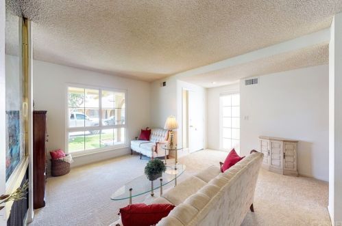 18925 Circle Of The Oaks, Santa Clarita CA  91321-1420 exterior