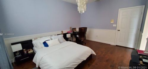 902 143 Ter, Hollywood FL  33027-6151 exterior