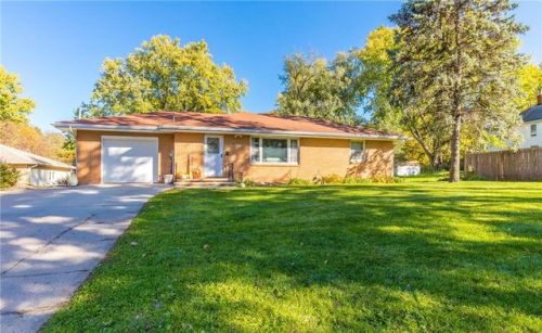 1006 D St, Indianola, IA 50125-1147