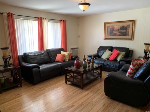 15345 78th St, Jamaica, NY 11414-1708