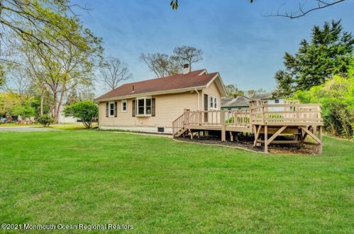 226 Davis Ave, Lacey NJ  08731-3519 exterior