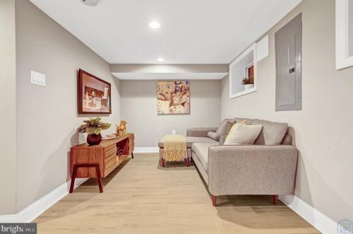 2013 Naylor Rd, Washington DC  20020-6807 exterior