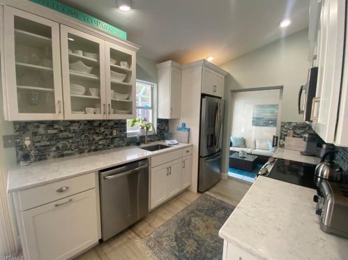 686 Wiggins Bay Dr, Naples, FL 34110-6022