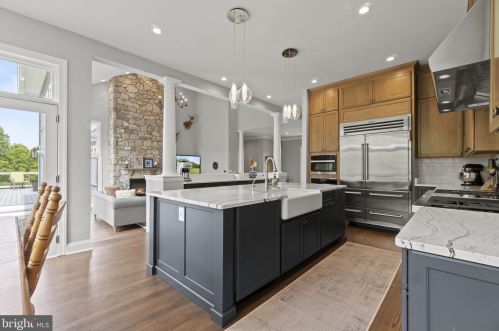 17621 Stonegait Ct, Round Hill VA  20141-2264 exterior