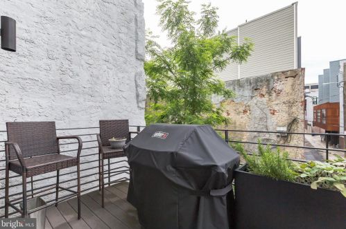310 Fairmount Ave, Philadelphia PA  19123-2931 exterior