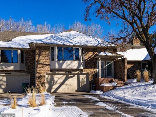 2214 Ferris Ln, Saint Paul, MN 55113-3878