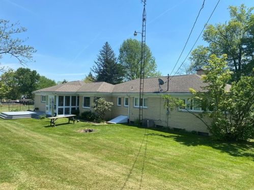 180 Ligo Dr, New Wilmington, PA 16142-5206