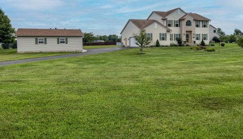 3100 Windy Ridge Dr, Springfield, OH 45502-7212