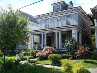 426 Manning Blvd, Albany, NY 12206-2109
