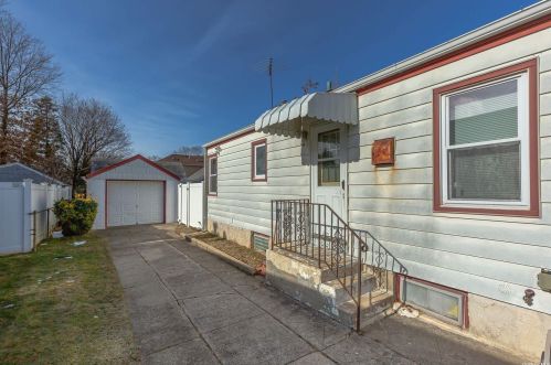139 Rockaway Ave, Westbury, NY 11590-4130