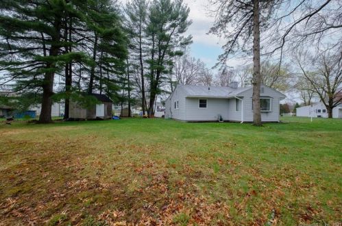 11 Pinecrest Dr, Plainville, CT 06062-3252