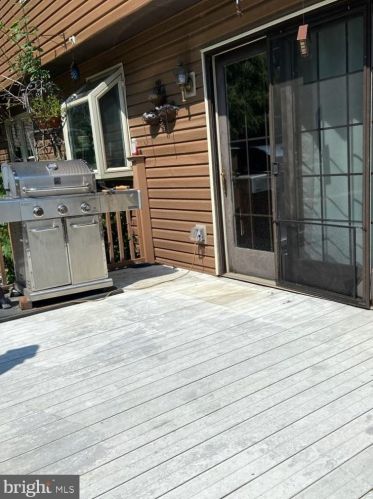 1331 Westminster Dr, Downingtown PA  19335-3652 exterior