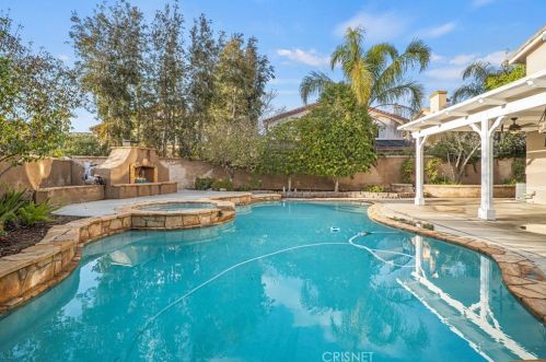 27836 Mariposa Ln, Santa Clarita CA  91384-4114 exterior