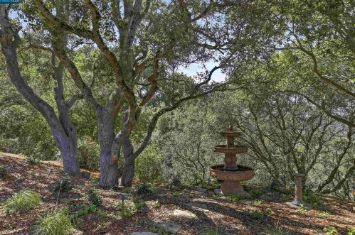 12740 Brookpark Rd, Oakland CA  94619-3137 exterior