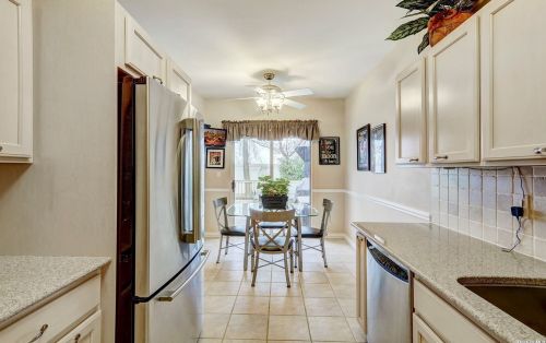 127 Cinnamon Ct, Huntington Station NY  11747-8711 exterior