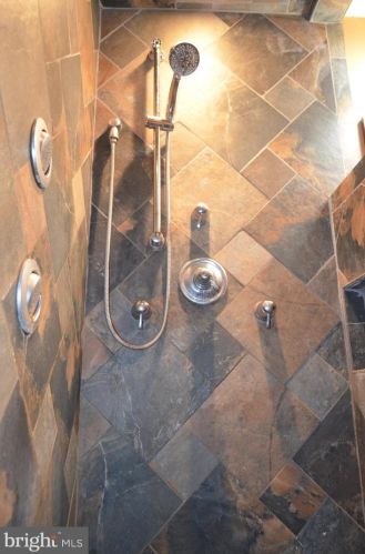 19 Marmic Dr, Southampton PA 18966-1728 exterior