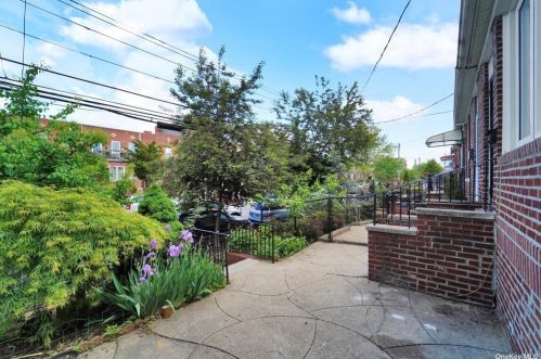 21-26 38th St, Long Island City, NY 11105-1631