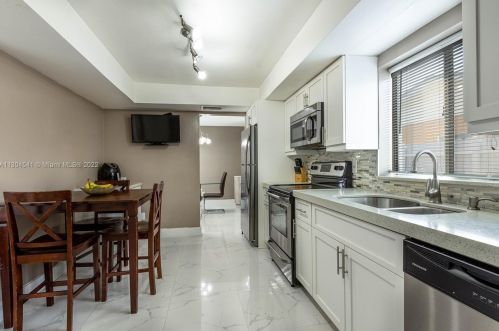 7721 41st St, Hollywood FL  33024-8415 exterior