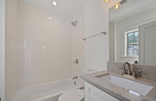 2436 Adriatic Ave, Long Beach CA 90810-3313 exterior