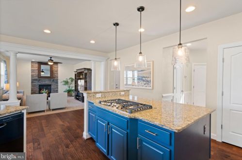 15340 Wits End Dr, Woodbridge VA  22193-5889 exterior