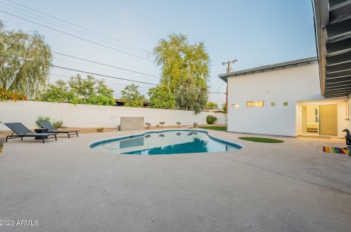 5821 10 St, Phoenix AZ 85087-7350 exterior