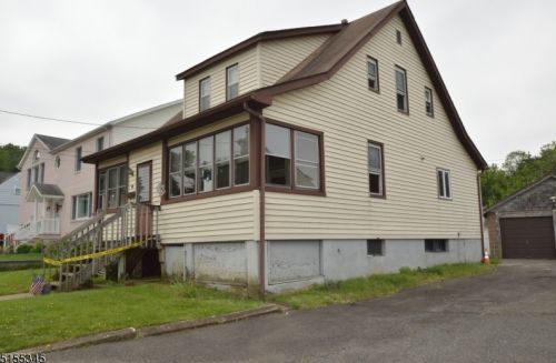 17 Clarence Ave, West Paterson, NJ 07424-1084