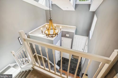 1502 Deer Point Way, Herndon VA  20194-1584 exterior