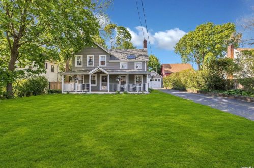 86 Vernon Ave, Muttontown, NY 11732-1411