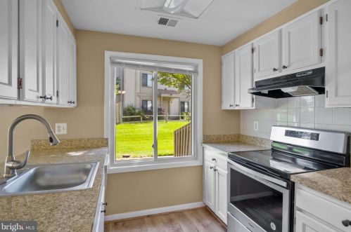 512 Early Fall Ct, Herndon, VA 20170-4202