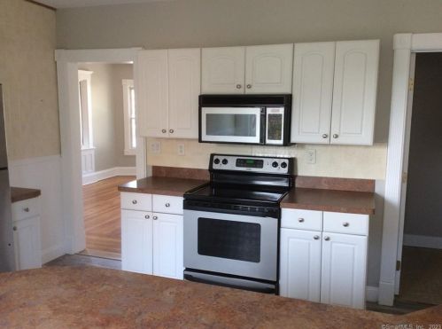 585 Center St, Manchester, CT 06040-3947