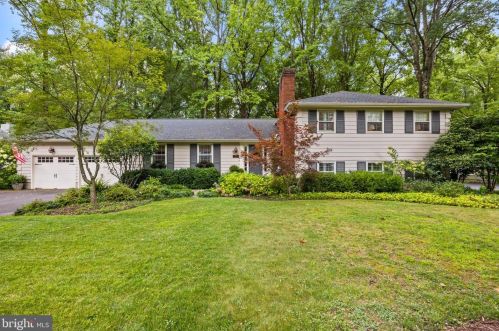 407 Essex Ln, Yardley, PA 19067-3315