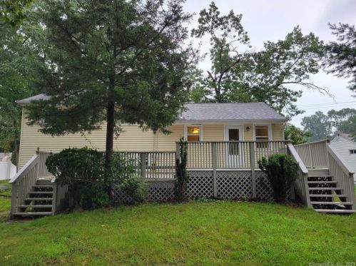 169 Pool Rd, North Haven CT  06473-1843 exterior